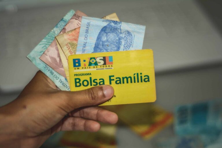 Volta do emprego é mais lenta que procura pelo Bolsa Família