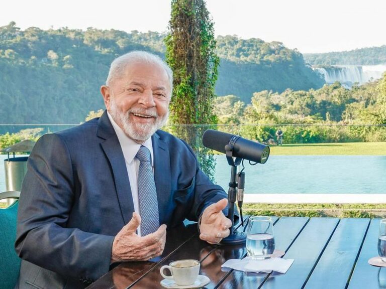 Lula confirma que governo irá pagar piso da enfermagem retroativo desde maio