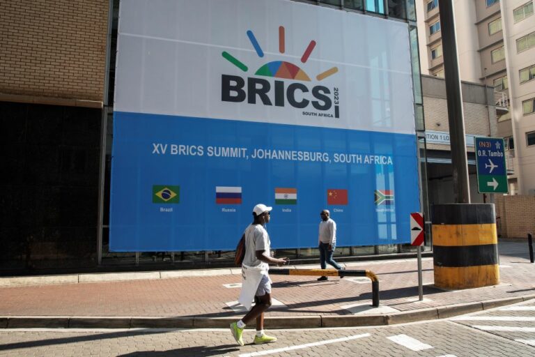 BRICS iniciam cúpula na África do Sul em busca de maior influência global