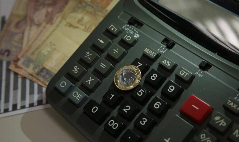 País se compromete a pagar até o fim do ano dívida de R$ 4 bi