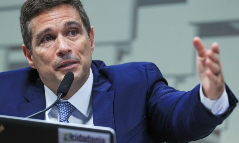 País tem de ‘persistir’ no ajuste fiscal, diz Campos Neto