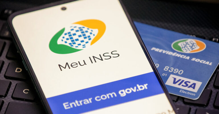 Dois terços dos beneficiários do INSS vão receber o piso em 2024