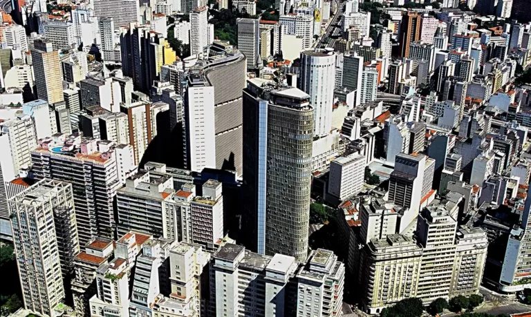 Mercado imobiliário tem queda de vendas em 2023