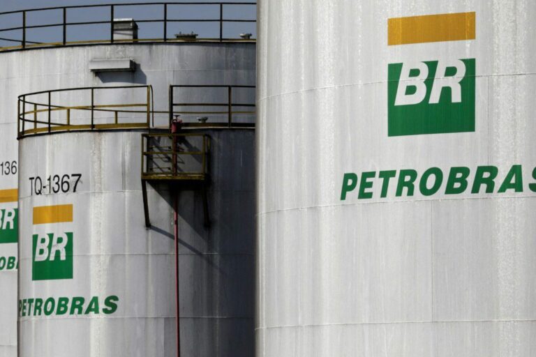 Petrobras eleva gasolina em 7% nas refinarias; diesel fica estável