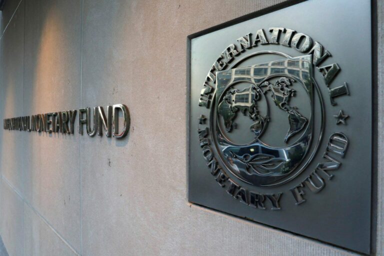 FMI alerta para risco de juros altos por mais tempo ainda