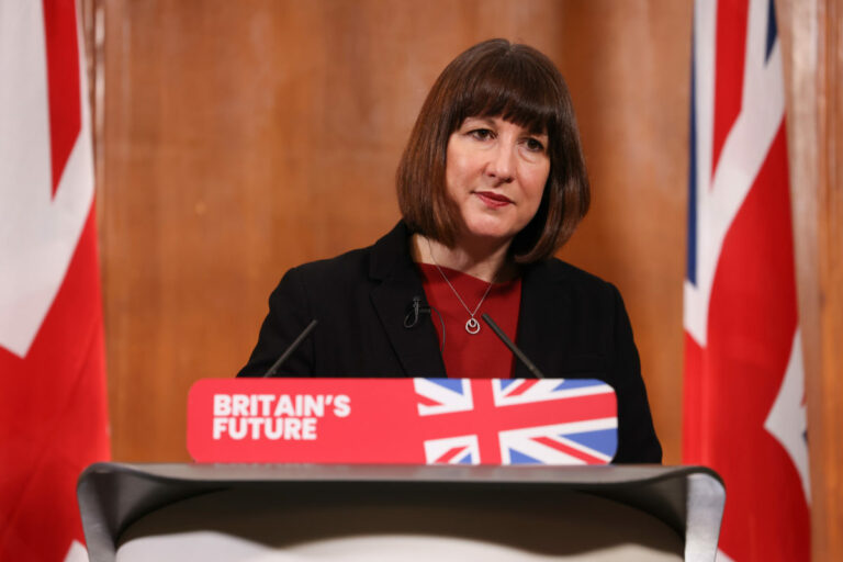 Os desafios de Rachel Reeves, a primeira ministra das Finanças do Reino Unido